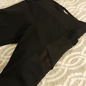 Leggings *pockets/cutouts*